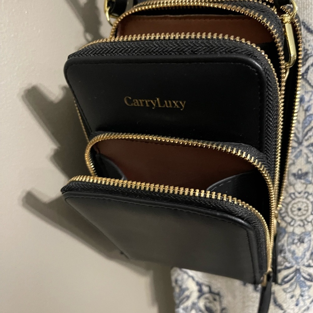 Small cross body purse NWOT